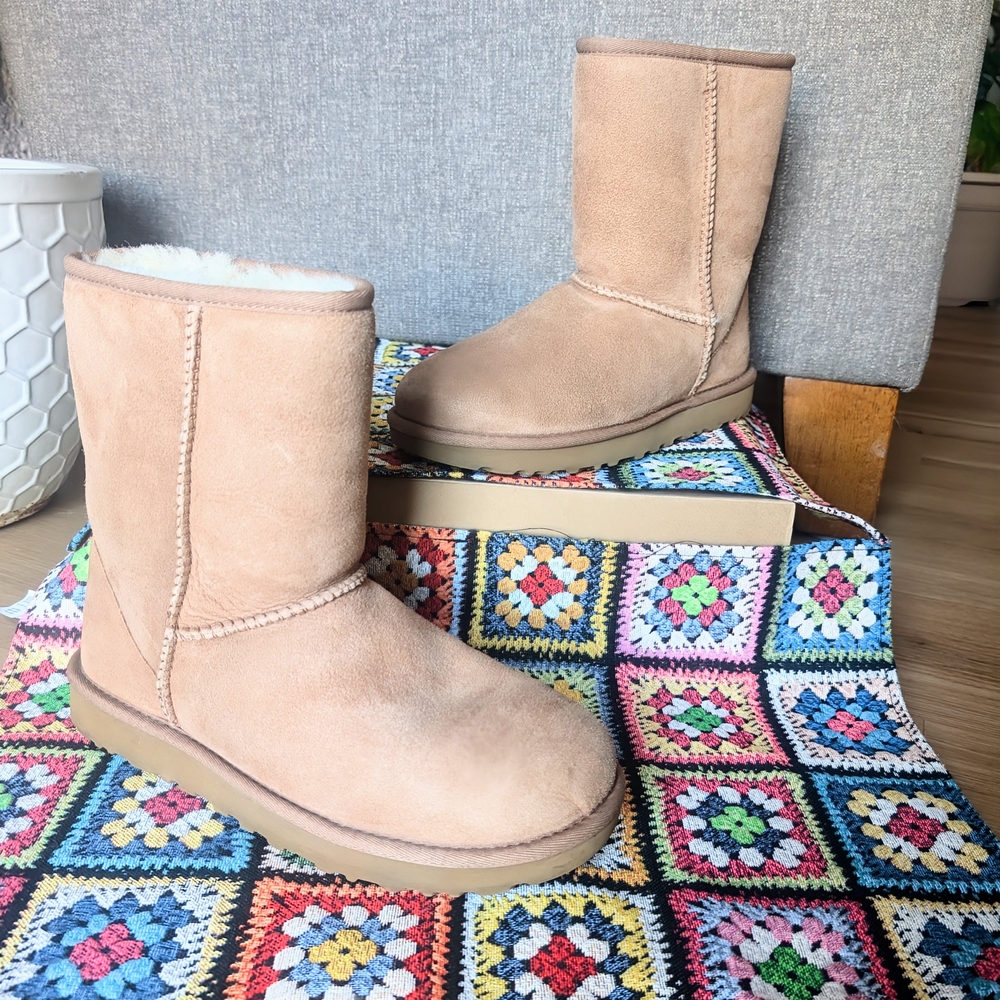 SOLD ✅ UGG Womens "Classic Short II" In Cheatnut - Size 8